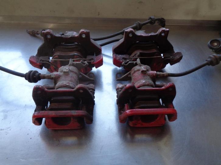 Remtangen Alfa 147 rood complete set met remblokken, Auto-onderdelen, Remmen en Aandrijving, Alfa Romeo, Gebruikt, Ophalen