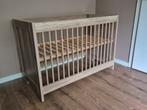 Kidsmill Brent ledikant Oldwood 60 x 120cm incl. wandplank, Ophalen, Zo goed als nieuw, Ledikant