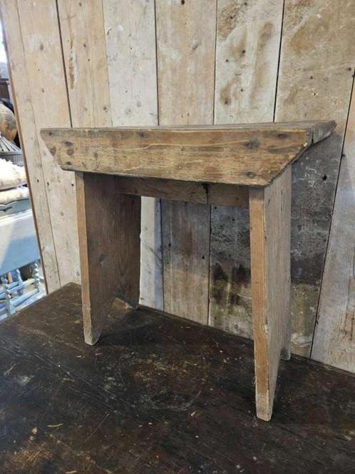 stoer oud bankje ``WOONWINKEL RUSTIEK``, Antiek en Kunst, Curiosa en Brocante, Ophalen of Verzenden