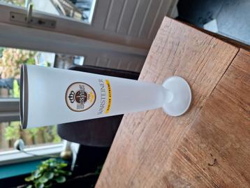 Glas Warsteiner beschikbaar voor biedingen