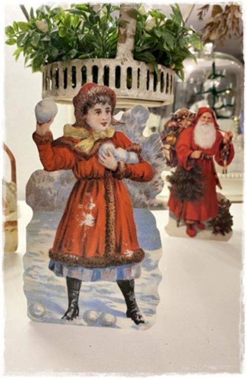 Victoriaanse gestanste kerstkaart,meisje gooit sneeuwballen, Diversen, Kerst, Nieuw, Ophalen of Verzenden