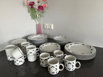 Vintage Hema servies wit zwart motief beschikbaar voor biedingen