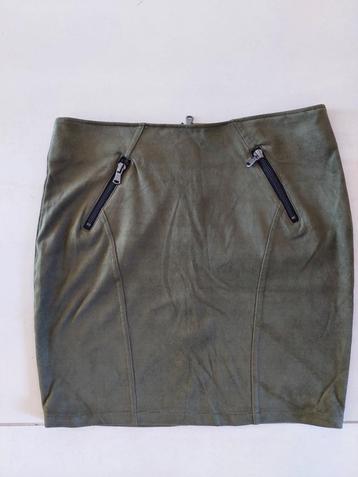 Een leuk kort rokje maat: 34/176 beschikbaar voor biedingen