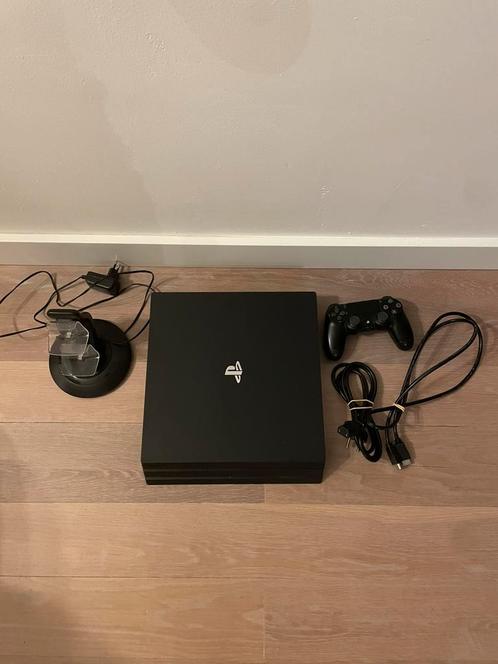 Playstation 4 Pro 1TB +nieuwe Controller +een oplaadstation, Spelcomputers en Games, Spelcomputers | Sony PlayStation 4, Zo goed als nieuw