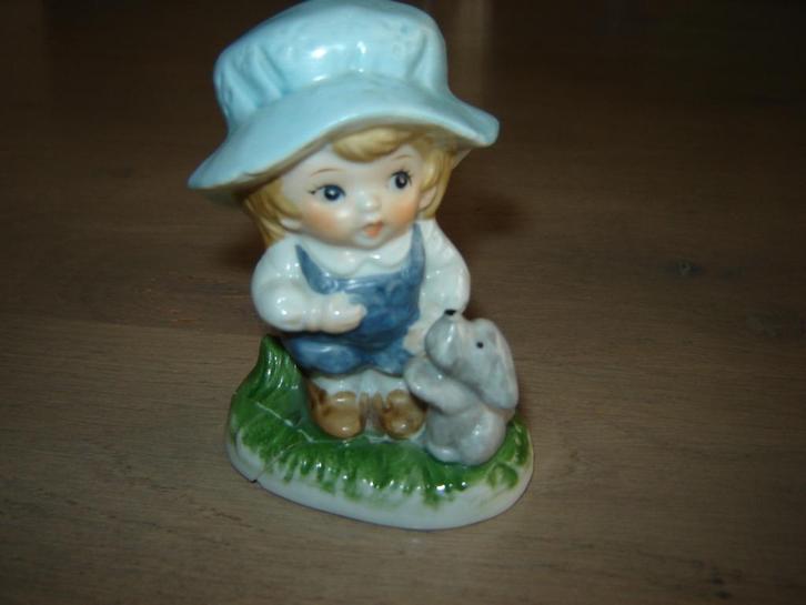 Beeldje KINDJE MET HOND !!!!!!!, Verzamelen, Beelden en Beeldjes, Zo goed als nieuw, Mens, Ophalen of Verzenden