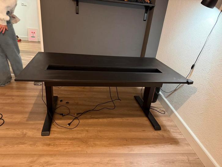 Elektrisch Verstelbaar Bureau – Gebruikt als LEGO-Tafel, Huis en Inrichting, Bureaus, Zo goed als nieuw, Elektrisch, Ophalen