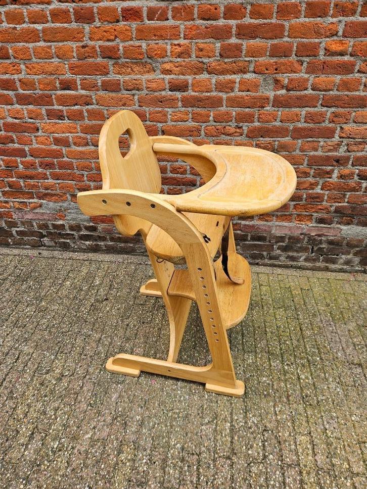 Houten kinder / babystoel, Kinderen en Baby's, Kinderstoelen, Gebruikt, Overige typen, Aanschuifbaar, Afneembaar eetblad, Gordel(s)