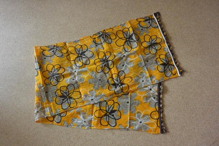 La Ligna sjaaltje shawl geel-bruin zomers apart zga nieuw, Kleding | Dames, Mutsen, Sjaals en Handschoenen, Zo goed als nieuw