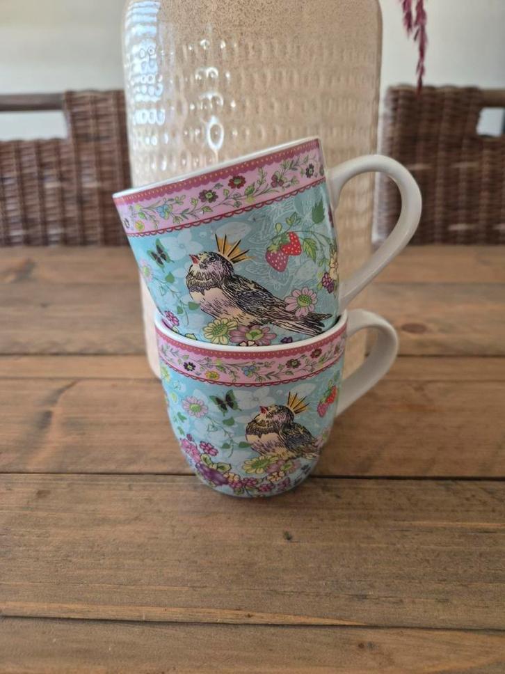 AH mokken vogel design (set van 2), Huis en Inrichting, Keuken | Servies, Gebruikt, Kop(pen) en/of Schotel(s), Overige stijlen