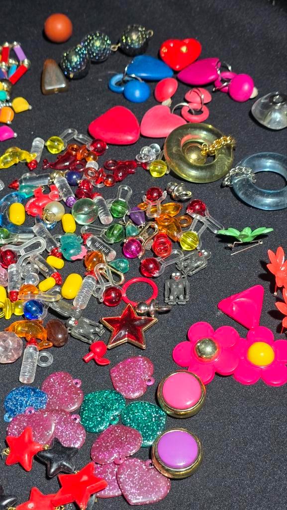 Mini Kralen Vintage Sieraden - babyflesjes ranmelaars hartje, Hobby en Vrije tijd, Kralen en Sieraden maken, Nieuw, Kraal, Ophalen of Verzenden