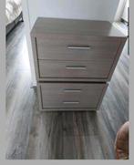 2 grijze nachtkastjes, Ophalen, Gebruikt, Hout, Minder dan 45 cm