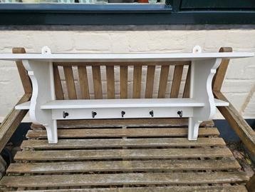 Regaal/kapstok  beschikbaar voor biedingen