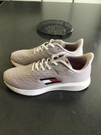 Mooie dames sneakers Tommy Hilfiger maat 40 ZGAN, Ophalen of Verzenden, Grijs, Tommy Hilfiger, Sneakers of Gympen