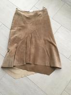 Suede cognac kleurige rok maat 40, Kleding | Dames, Ophalen, Zo goed als nieuw, Maat 38/40 (M), Onder de knie