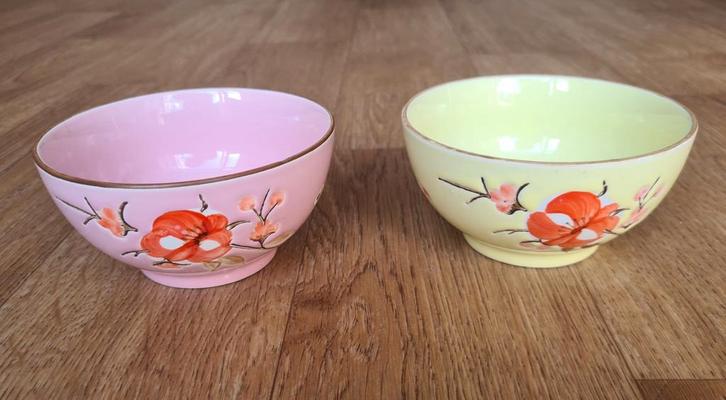 Twee mooie chinese kommetjes, Huis en Inrichting, Keuken | Servies, Zo goed als nieuw, Kom(men), Overige stijlen, Keramiek, Ophalen of Verzenden