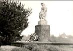 Woensdrecht - Monument, Verzamelen, Ansichtkaarten | Nederland, Ophalen of Verzenden, 1940 tot 1960, Ongelopen, Noord-Brabant