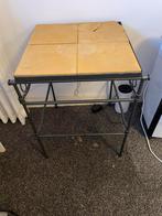 Oud bijzet tafeltje/ bijzettafel gratis op te halen, Minder dan 55 cm, Gebruikt, Metaal of Aluminium, Vierkant