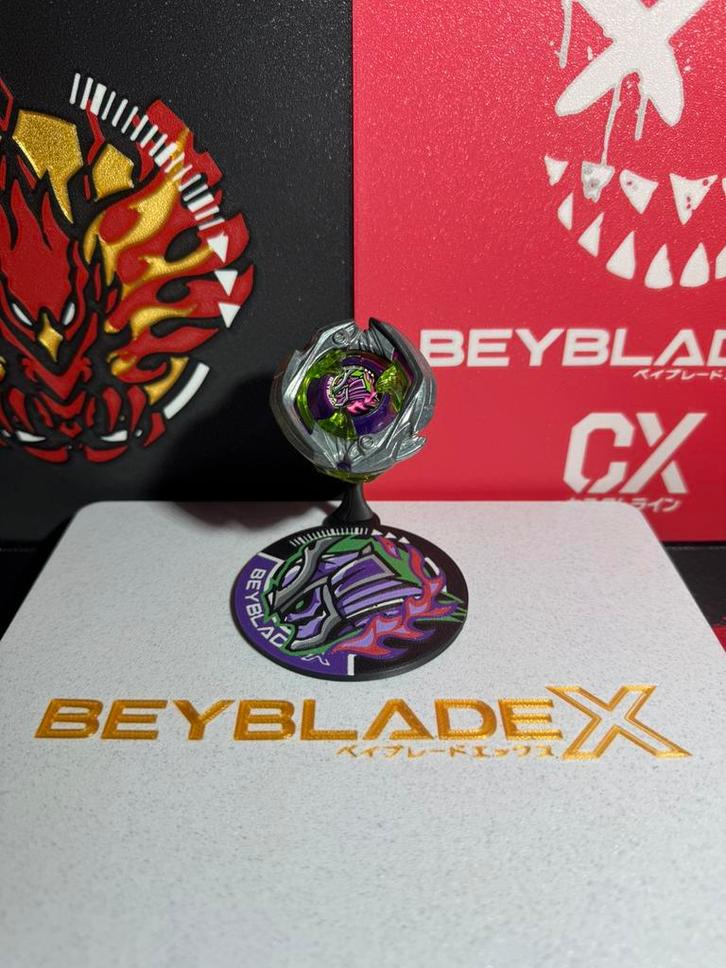 Beyblade x display stand (Samurai Saber), Verzamelen, Speelgoed, Nieuw, Ophalen of Verzenden