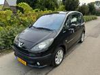 Peugeot 1007 1.4-16V Sesam Sporty AIRCO 135DKM NAP! ELEKTRIS, Auto's, Peugeot, Voorwielaandrijving, 4 cilinders, 610 kg, Zwart