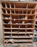 Grote geleefde vintage antieke houten vakkenkast stoer sober, Ophalen, Gebruikt