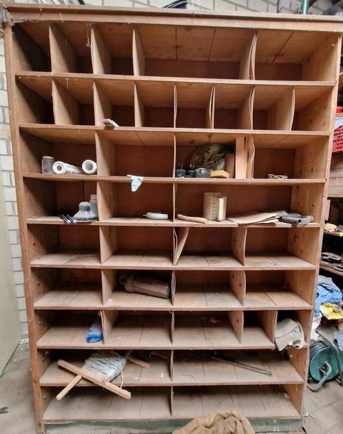 Grote geleefde vintage antieke houten vakkenkast stoer sober, Huis en Inrichting, Kasten | Stellingkasten, Gebruikt, Ophalen
