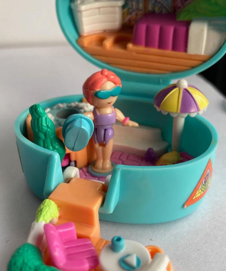 Polly Pocket Summer Villa 1996 -compleet-zeldzaam, Verzamelen, Poppetjes en Figuurtjes, Gebruikt, Ophalen of Verzenden