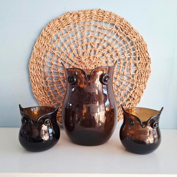 Leuke uilen waterkan of vazen set van bruin glas, Antiek en Kunst, Antiek | Vazen, Ophalen of Verzenden