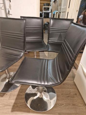 4 stoelen  beschikbaar voor biedingen