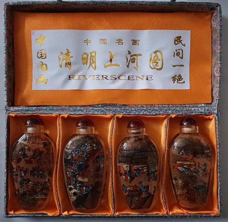 4 Glazen snuifflesjes met stopjes.binnenkant beschilderd, Antiek en Kunst, Antiek | Glas en Kristal, Ophalen of Verzenden