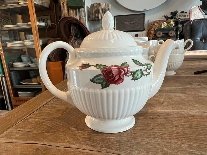 WEDGWOOD MOSS ROSE THEEPOT, Huis en Inrichting, Keuken | Servies, Ophalen of Verzenden