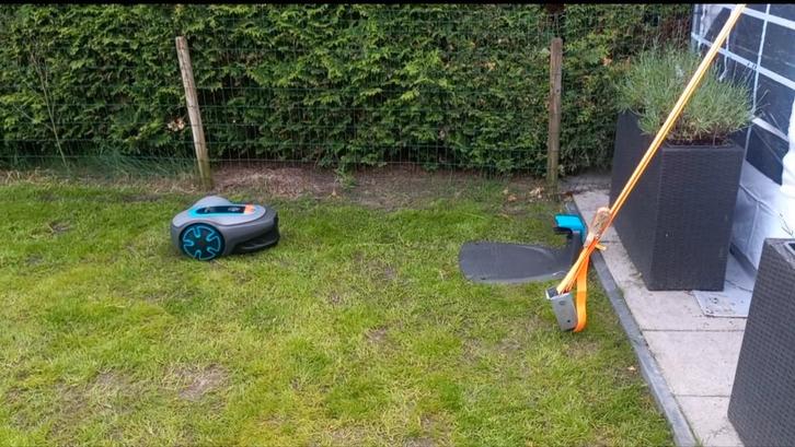 Gardena Robotmaaier - Perfect Onderhouden Gazon, Tuin en Terras, Robotmaaiers, Zo goed als nieuw, 20 tot 25 cm, Met regensensor