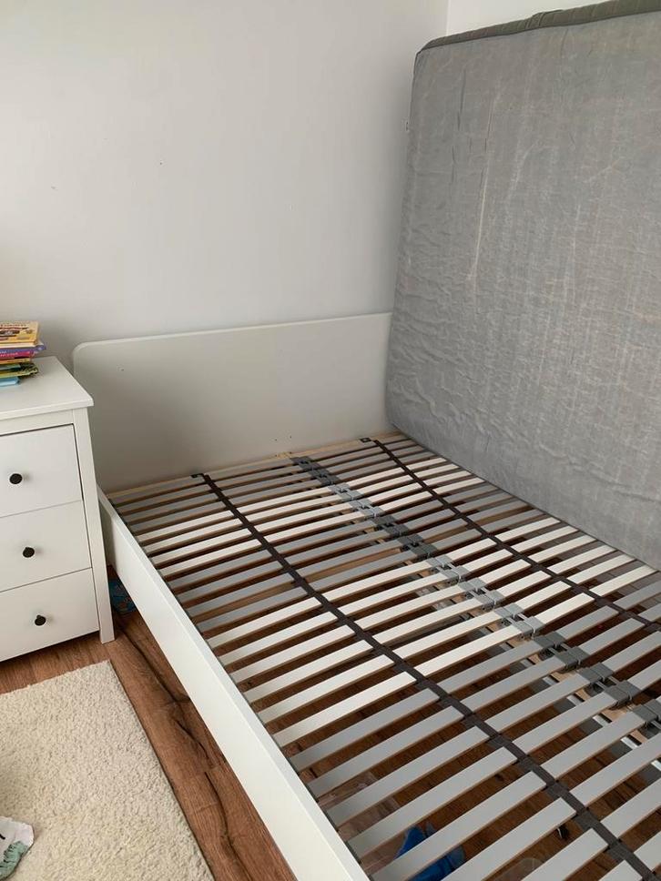 Ikea bedframe 140x200 Askvoll (incl matrass en lattenbodem), Huis en Inrichting, Slaapkamer | Bedden, Zo goed als nieuw, Tweepersoons