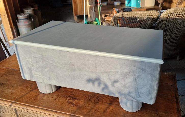 Leuke bijzet tafel, Huis en Inrichting, Woonaccessoires | Kisten, Gebruikt, Minder dan 50 cm, 50 tot 75 cm, Minder dan 50 cm, Kunststof