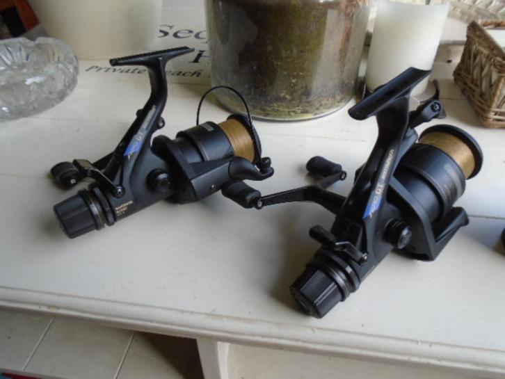 2 x Shimano 6010 AERO GT Baitrunners + reserve spoelen., Watersport en Boten, Hengelsport | Karpervissen, Zo goed als nieuw, Molen