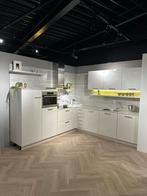 Moderne witte showroomkeuken, Huis en Inrichting, Keuken | Complete keukens, Ophalen, Wit, Hoekkeuken, Zo goed als nieuw