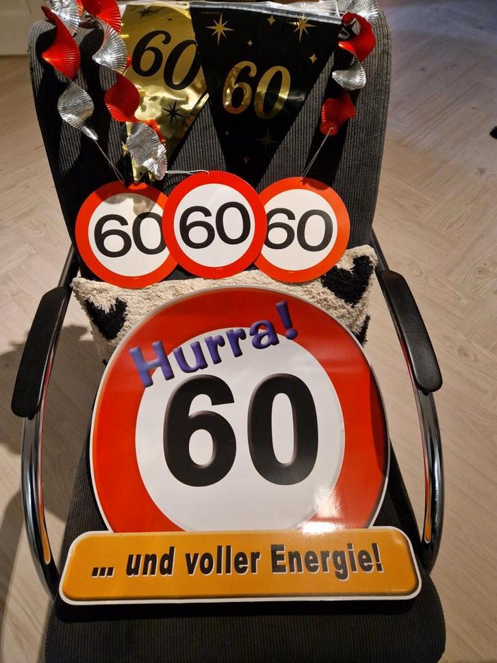 60 Jaar Versiering, Hobby en Vrije tijd, Feestartikelen, Zo goed als nieuw, Versiering, Verjaardag, Ophalen of Verzenden