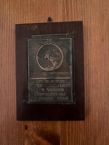 Herinnerings plaquette verzet beschikbaar voor biedingen
