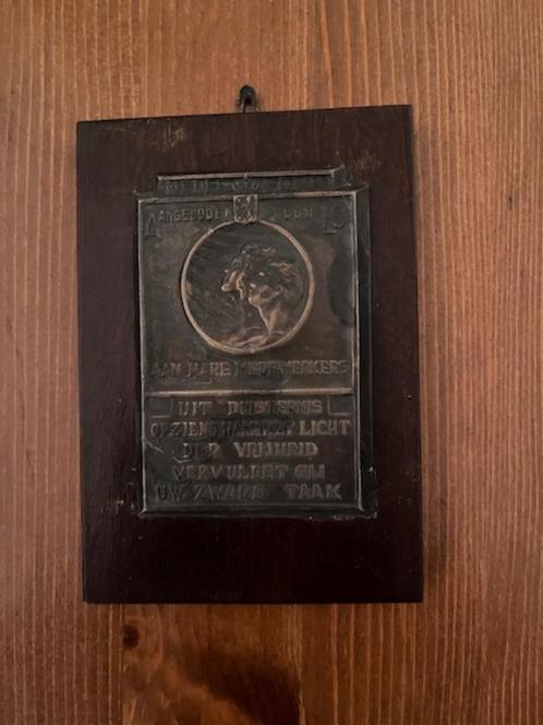Herinnerings plaquette verzet, Verzamelen, Militaria | Tweede Wereldoorlog, Landmacht, Miniatuur of Beeldje, Nederland, Ophalen of Verzenden