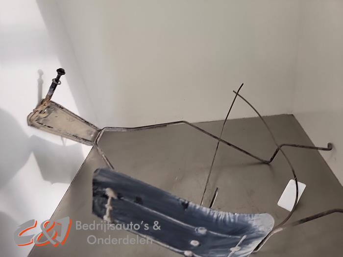 Ophangmechaniek reservewiel van een Peugeot Partner, Gebruikt, -, -, Ophalen of Verzenden