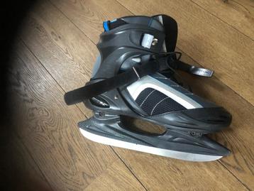 Ijshockey schaatsen beschikbaar voor biedingen