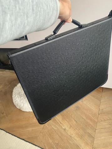 Kunstportfolio A3 beschikbaar voor biedingen