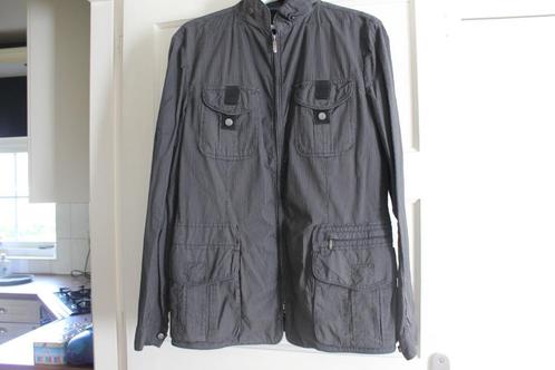 TRUSSARDI ZOMERJAS SPLINTERNIEUW MET VELE ZAKKEN MAAT 52, Kleding | Heren, Jassen | Zomer, Nieuw, Maat 52/54 (L), Grijs, Ophalen of Verzenden