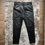 ONLY Poptrash zwarte coated broek maat M/34, Lang, Maat 38/40 (M), Ophalen of Verzenden, Zo goed als nieuw