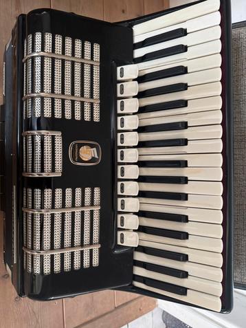 Weltmeister Diana Accordeon - Toetsaccordeon beschikbaar voor biedingen