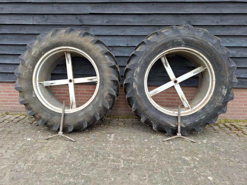 Set Dubbelluchtbanden.16.9x38, Zakelijke goederen, Agrarisch | Onderdelen | Banden, Velgen en Assen, Ophalen