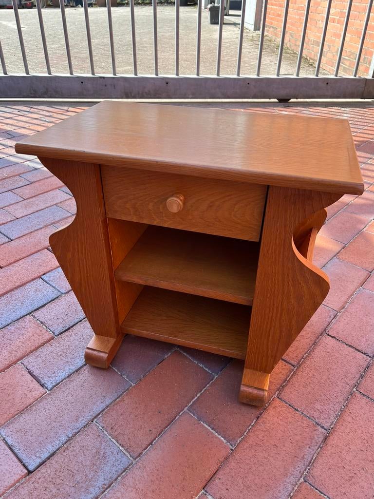 Leuk telefoonkastje met krantenbak, Ophalen