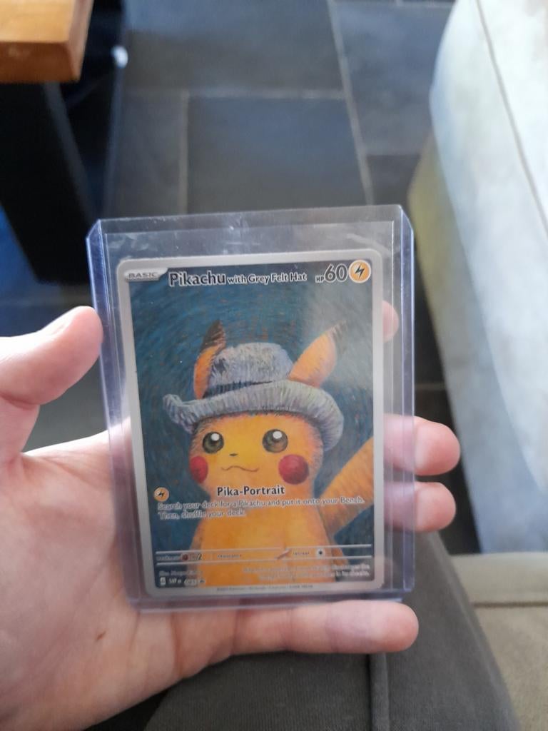 Pikachu met Grijze Vilten Hoed Pokémon Kaart nep, Ophalen, Zo goed als nieuw, Losse kaart