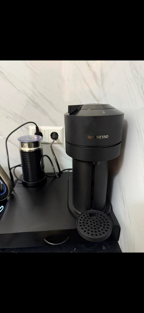 Nespresso Vertuo Next koffiemachine met melkopschuimer, Ophalen, Koffiemachine, Zo goed als nieuw, 1 kopje