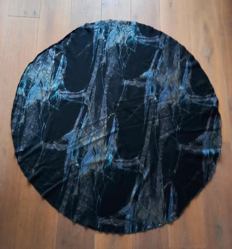Rond tafelkleed. Diameter 145 cm, Huis en Inrichting, Ophalen of Verzenden, Zo goed als nieuw, Zwart, Tafelkleed of Tafelzeil