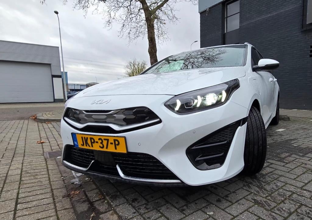 Kia Ceed 1.6 GDi 161PK Phev DCT 2024 Wit origineel Km Dealer, 77 km/l, Lichtsensor, Leder en Stof, Wit